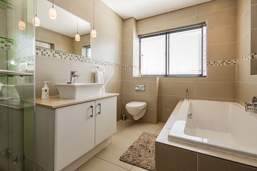 6 Bedroom Property for Sale in Baronetcy Estate Western Cape